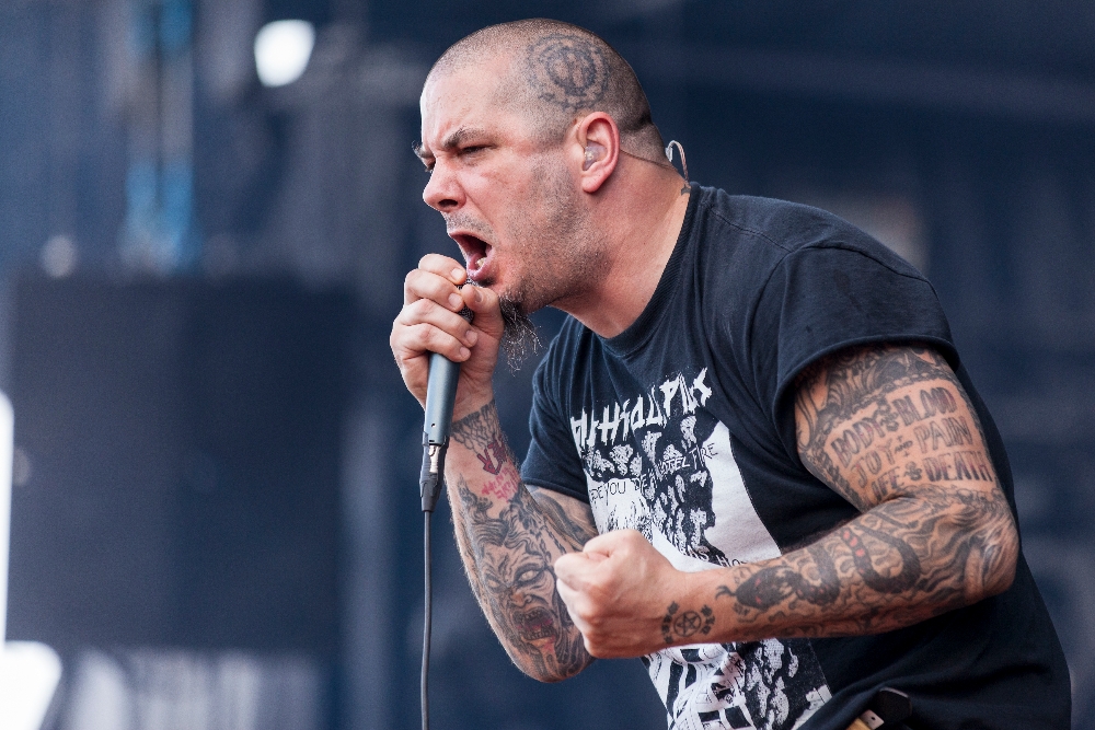 No tomar en cuenta la política puede traer consecuencias: el caso de Phil Anselmo y su saludo nazi