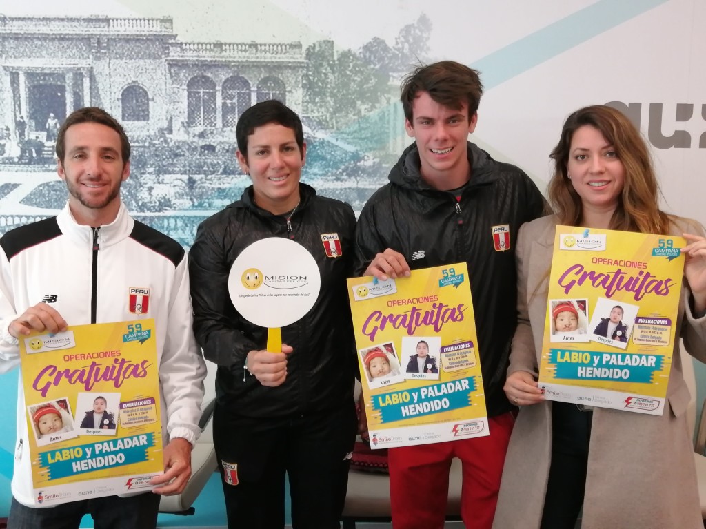 Medallistas del paddle surf unidos por una buena causa.