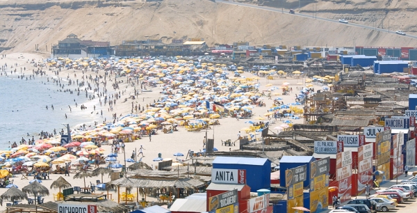 La playa, el peor enemigo de tu celular