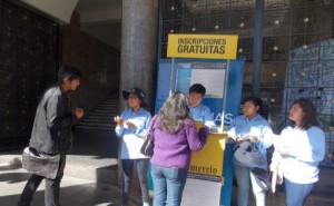 ENTUSIASMO. La población de Arequipa se inscribe en el Palacio MunicipaI de la Plaza de Armas y en el local municipal El Filtro.