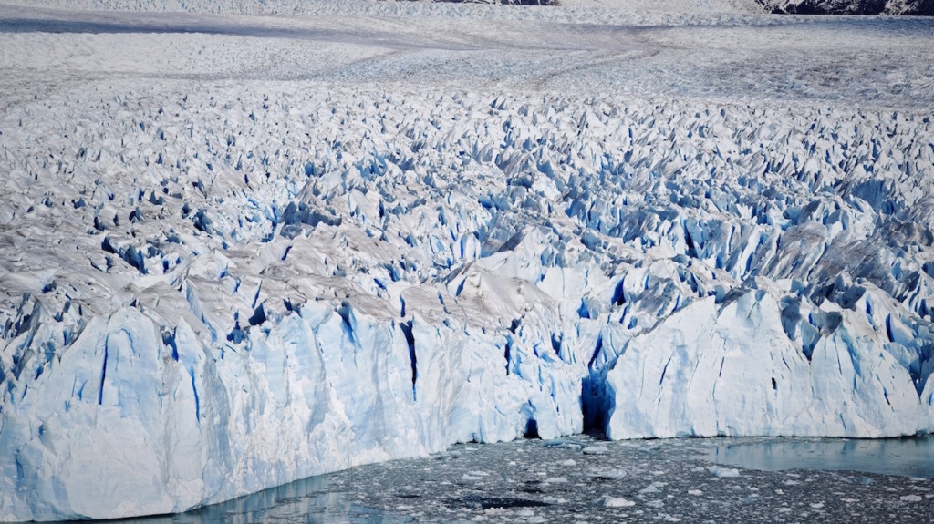Detalle de la superficie del glaciar con el Xiaomi 15 Ultra