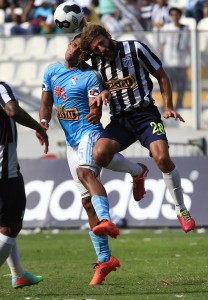 Gonzales-Vigil marcó un gol y en todo momento fue duro para los celestes. (Foto: Rolly Reyna / El Comercio)