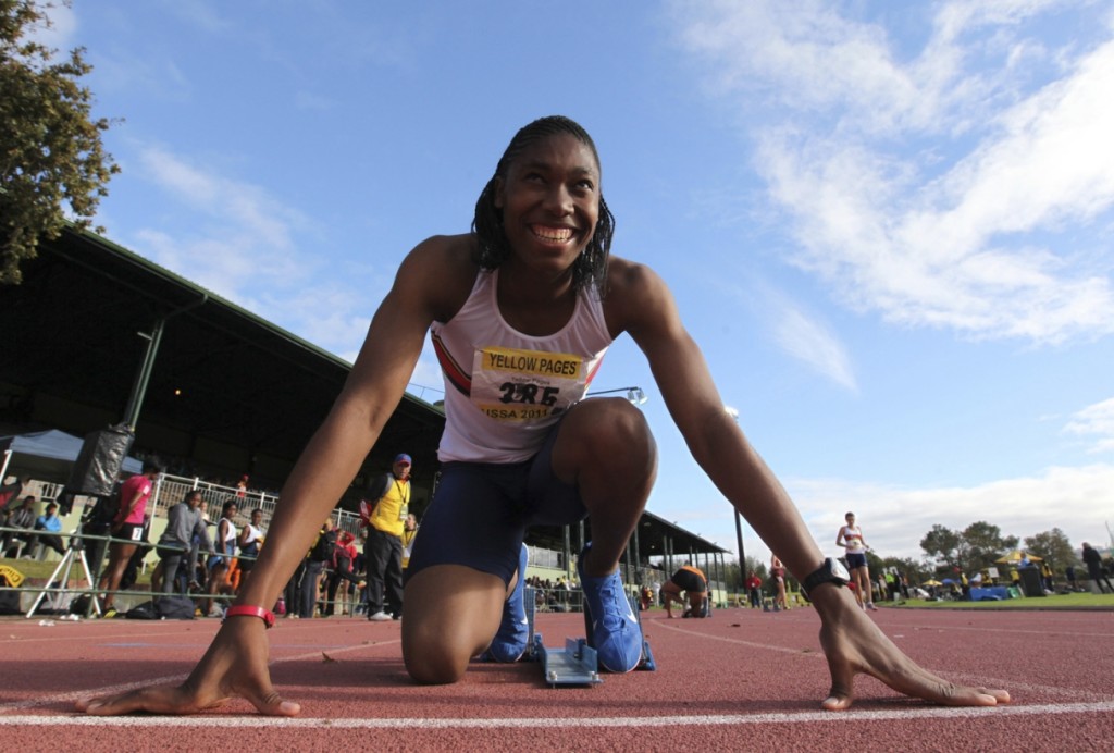 La semana pasada, el Tribunal Arbitral del Deporte (TAS por sus siglas en francés, y el mismo que falló en contra de Paolo Guerrero) rechazó la apelación que había presentado la atleta sudafricana Caster Semenya para que se le permita seguir compitiendo. Si quiere hacerlo, dice el TAS, Semenya debe tomar medicamentos para disminuir la testosterona que produce su cuerpo de manera natural. (Foto: AP)