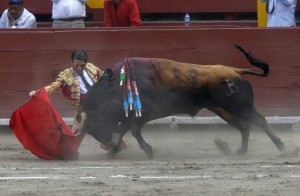 Inicio de faena al cuarto de la tarde, que mete la cara con clase