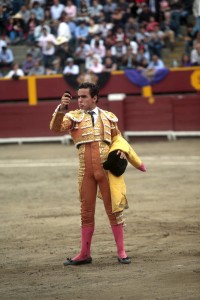 Joaquín Galdós con una de las dos orejas que cortó