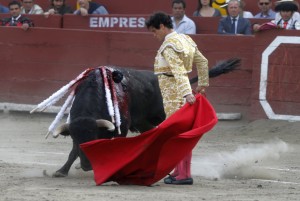 Abelláns ha sacado el toro a los medios y remata con un pase del desprecio.