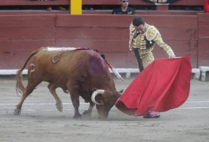 FOTO: DANTE PIAGGIO GRAN FAENA. Enrique Ponce, con su estética, su difícil facilidad y su dominio de escena, cuajó una faena muy importante, que le valió ganar su quinto Escapulario de Oro.