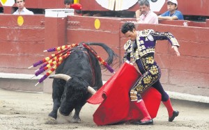 FOTO: FÉLIX INGARUCA FINITO DESTILA ARTE. En las pocas ocasiones que le permitieron sus toros, Finito de Córdoba derramó breves gotas de su arte.