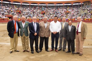 FOTO: MARCEL MILLAR SE RETIRAN. Doctores Pedro Gutiérrez, José Álvarez, Jorge Castillo, Nolasco Román, Alcalde del Rímac, Andrés León y el nuevo jefe de la enfermería, César Baltazar