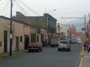 FOTO: PABLO JAVIER GÓMEZ DEBARBIERI LAMENTABLE. Vista del barrio, desde Acho, hacia el Paseo de Aguas; huelgan comentarios.