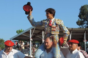 FOTO: ARCHIVO DEL NOVILLERO OBJETIVO: TRIUNFAR. Tarde tras tarde, Andrés torea dispuesto a salir en hombros; aun atropellando la razón, si ello es necesario.