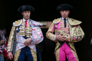 FOTO: PÁG WEB PLAZA DE TOROS DE LAS VENTAS INÉDITOS. Martín Escudero y Joaquín Galdós, antes del paseíllo en Las Ventas.