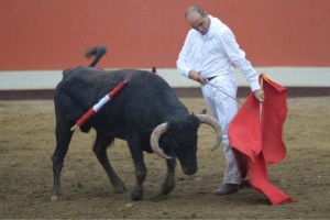 FOTO: LULA CEBRECOS ENTREGA. Flavio Carrillo, matador de toros peruano, celebró sus Bodas de Plata en un interesante festival taurino.