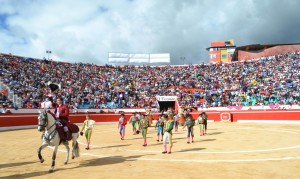 FOTO: MIGUEL PARDO LLENO HASTA LA BANDERA. Todas las tardes, en todas las corridas, el público abarrota la plaza de toros de Chota.