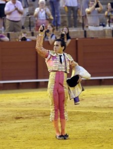 FOTO: PÁG WEB EMPRESA PAGÉS TRIUNFADOR. Tanto Roca Rey como Galdós fueron los triunfadores de sus respectivas novilladas, en las que cada uno se presentó en La Maestranza.