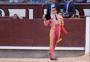 FOTO: PÁG WEB PLAZA DE LAS VENTAS OVACIÓN. La afición madrileña aplaudió ayer a Galdós, tras sus faenas.