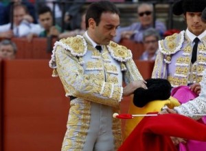 FOTO: DELTOROALINFINITO.BLOGSPOT.COM PADRINO DE LUJO. Enrique Ponce doctorará como matador a Andrés Roca Rey, en Nimes, Francia, el 19 de setiembre.