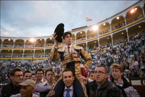 FOTO: PÁG WEB PLAZA DE LAS VENTAS TORERO REVELACIÓN. López Simón, la novedad de 2015 en España ¿se le habrá contratado a tiempo, antes de su despegue?