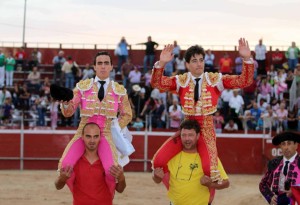 FOTO: JOËL BURAVAND A LAS PUERTAS DE MADRID. El viernes pasado, en Azuqueca de Henares, Guadalajara, Galdós triunfó y salió en hombros una vez más.