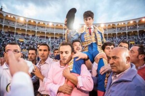 FOTOS: PÁG WEB PLAZA DE LAS VENTAS TRES TRIUNFOS EN MADRID EN 2015. El 2 de mayo cortó dos orejas pero no pudo salir en hombros por tener que irse al quirófano. Sí salió en hombros el 24 de mayo y el 2 de octubre.