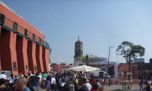 FOTO: PABLO J. GÓMEZ DEBARBIERI CULTURA VIVA. Acho, espléndido escenario, expresión latente de la vida de la ciudad, a pesar de sus inmensos 250 años; detrás, el mirador.