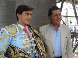 FOTO: ARCHIVO DEL MATADOR José Antonio Campuzano y Andrés Roca Rey; el torero peruano con su apoderado y maestro.