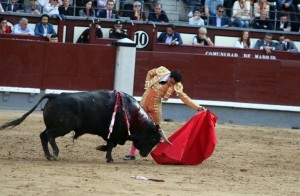 FOTO: JOËL BURAVAND Joaquín Galdós cuajó muy buenos muletazos a su primer novillo.