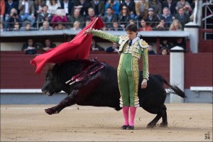 FOTOS: PÁG WEB PLAZA DE TOROS DE LAS VENTAS El peruano, con solo 19 años, tuvo el valor y la inteligencia para imponerse sobre la adversidad y triunfar.