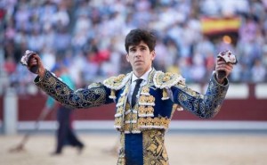 FOTOS: PLAZA DE LAS VENTAS López simón cortó dos orejas -exageradas- al tercero.