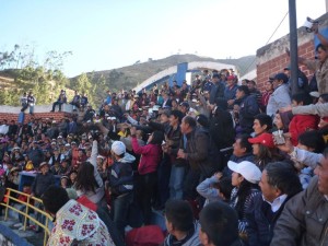 Raviara, plaza de toros en un pueblo de pocos habitantes en la sierra de Huaral, Lima, se llena en su corrida patronal.