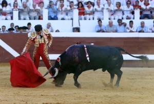 FOTO: BRUNO LASNIER Joaquín Galdós, derechazo  en Dax.