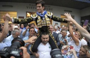 FOTO: PÁG WEB PLAZA DE VISTA ALEGRE - BILBAO Garrido, torero con solo 16 meses de alternativa, logró salir en hombros en Bilbao, hazaña que ya había logrado como novillero.