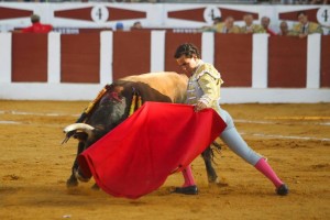 A pesar de tocarle en el sorteo un lote complicado, Joaquín se impuso, cortó una oreja a cada toro y demostró su buen momento.