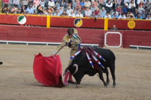 El francés Younes, valiente y capaz en el primero, luego se desentendió de la lidia. No obstante ser el más antiguo, no la dirigió.