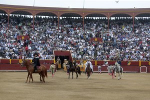 Los tendidos de Acho estuvieron llenos hasta la bandera.