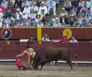 FOTOS: JUAN PONCE López Simón con su valor y personalidad encandiló al público limeño y fue muy ovacionado.