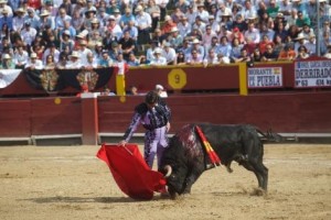 A pesar de sus ganas, Morante de la Puebla no redondeó sus faenas.