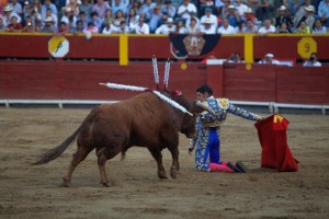 FOTO: JUAN PONCE Talavante, equilibrada combinación de profundidad e improvisación, en la cuarta corrida.