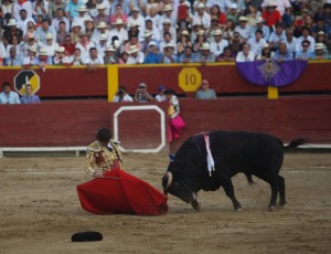 FOTO: JUAN PONCE Andrés Roca Rey fue la locomotora que tiró de la feria y quien logró llenar la Plaza de Acho; debería haber cobrado más que nadie.