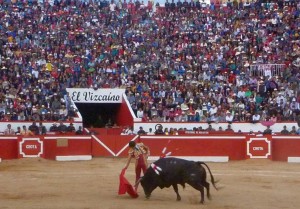 FOTO: PABLO J. GÓMEZ DEBARBIERI En junio, la multitud disfrutó con el toreo de Andrés en Chota, Cajamarca, en el norte del Perú.