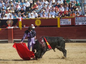 FOTO: JUAN PONCE Morante de la Puebla en la buena faena al primer toro de la quinta corrida.