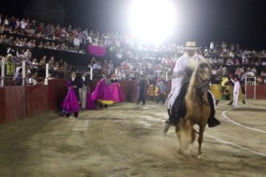 FOTO: PABLO JAVIER GÓMEZ DEBARBIERI Tras el paseíllo, la ilusión de los aficionados era enorme.