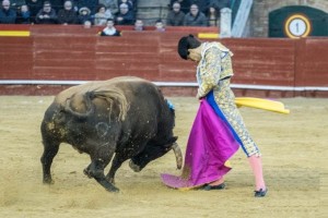 FOTO: PLAZA DE TOROS DE VALENCIA Álvaro Lorenzo toreó con mucha clase, el sábado, en Valencia.