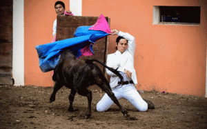 FOTO: LUIS HERENCIA Aficionados prácticos peruanos en un tentadero público en Pachacámac.