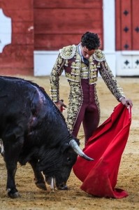 FOTO: MANUEL DEL MORAL Joaquín toreó relajado y erguido al natural; toreo de gran clase.