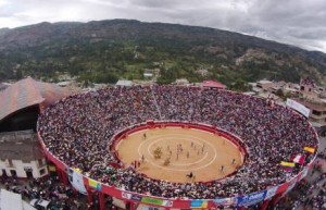 FOTO; LUIS RODRÍGUEZ - PERUTOROS Impresionante vista aérea de la plaza de Chota; al igual que Cutervo, se llenará hasta la bandera cada tarde de la feria por San Juan.