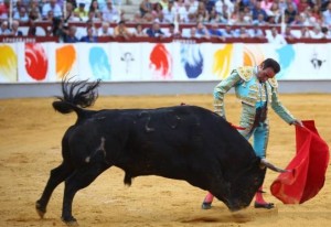 FOTO: PLAZA DE TOROS DE MÁLAGA Ponce cuajó tres soberbias faenas e indultó a ‘Jaraíz’ de J.P.Domecq.