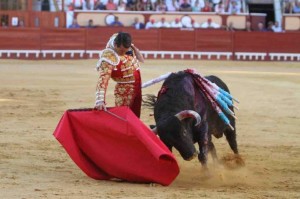 FOTO: CULTORO Si Manzanares le diese la alternativa a Serna, el próximo domingo 24, en Sevilla, estaríamos seguros de que vendría a Lima.