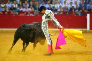 FOTO: EMILIO MÉNDEZ - CULTORO El viernes, en Zaragoza, Andrés cuajó un fajo de impresionantes gaoneras.