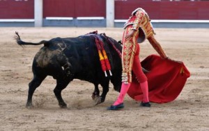 FOTO: PLAZA DE TOROS DE LAS VENTAS Román toreó muy bien a sus toros de Fuente Ymbro, conjugando valor y técnica.